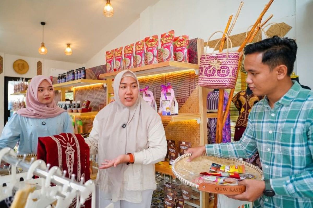 Aksel OTW Bank Kalsel Kenalkan Keunikan Galeri UMKM Bakul Nyiru