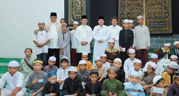 Eratkan Silaturahmi, Wagub Kalsel Hasnuryadi Berbuka Puasa Bersama Warga di Masjid Hasnur Asy-Syajarah Tapin