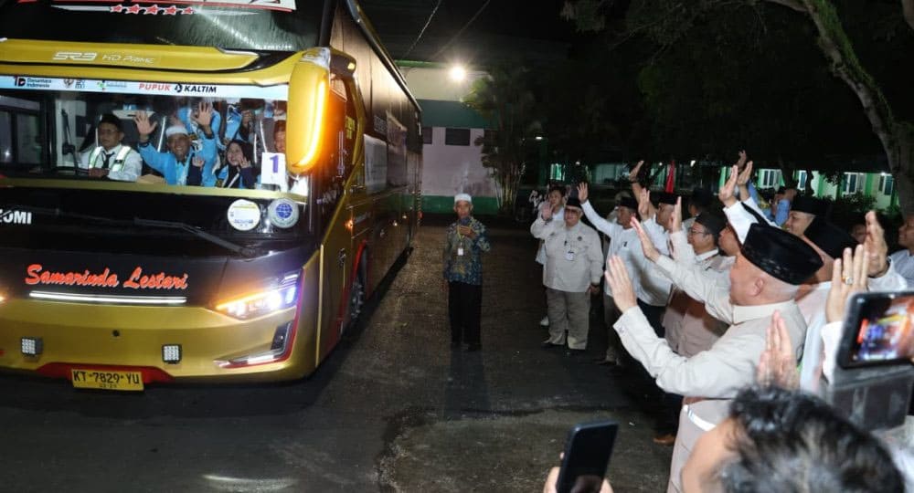 Lepas Jamaah Calon Haji, Gubernur Kalsel Mengingatkan Jaga Kesehatan dan Menitipkan Doa untuk Keberkahan Banua