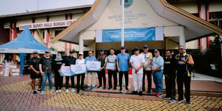 Peduli Masyarakat Terdampak Banjir, Bank Kalsel Berikan Bantuan Senilai Rp 145 Juta kepada Pemkab HSU