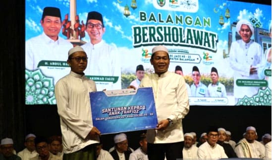 Bank Kalsel Berikan Sejumlah Santunan Saat Kegiatan Balangan Bersholawat