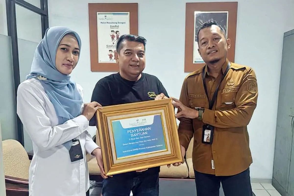 Bank Kalsel Serahkan dua Sapi Kurban ke Sekretariat DPRD Kalsel